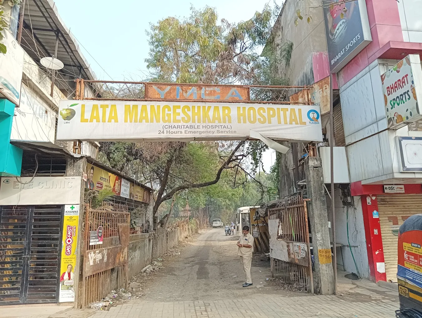 Lata Mangeshkar Hospital logo